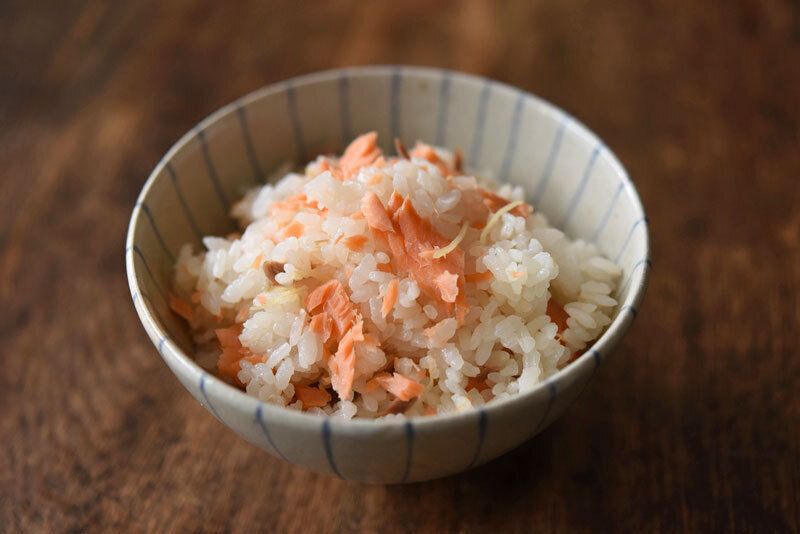 塩鮭で作る簡単炊き込みごはん