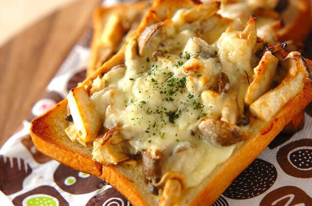 キノコのみそマヨトースト