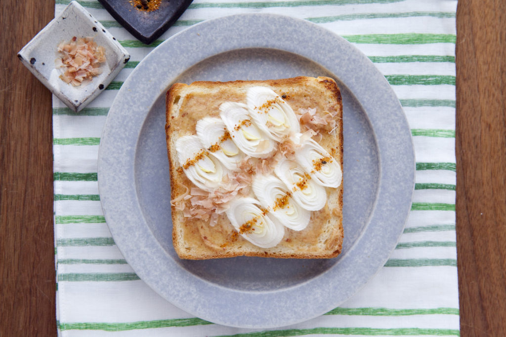 かつお節クリームチーズで!白ねぎトースト