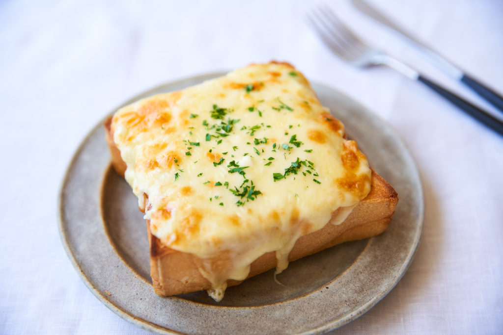 とろ〜り絶品、究極のチーズトースト