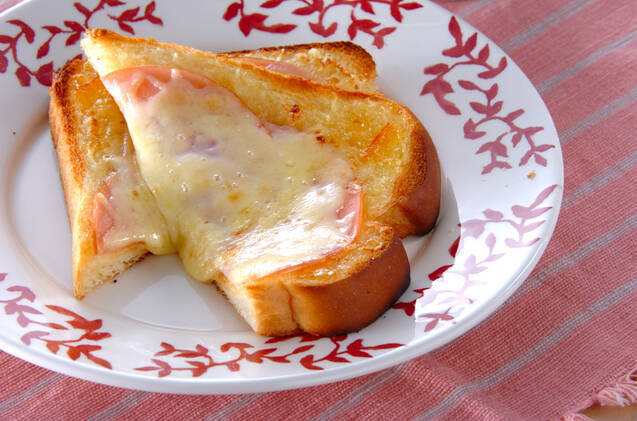 ハムとジャムのトースト