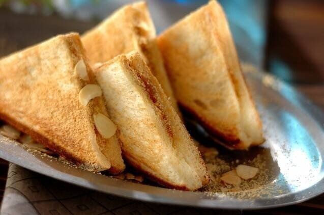 食パンを使った韓国風きな粉餅トースト(インジョルミトースト)