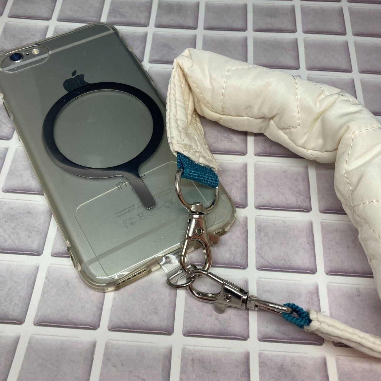 220円には見えない高見え！見つけたら絶対買って！おしゃれで機能も充実のDAISOｘTGC「ハンドストラップ」に大満足