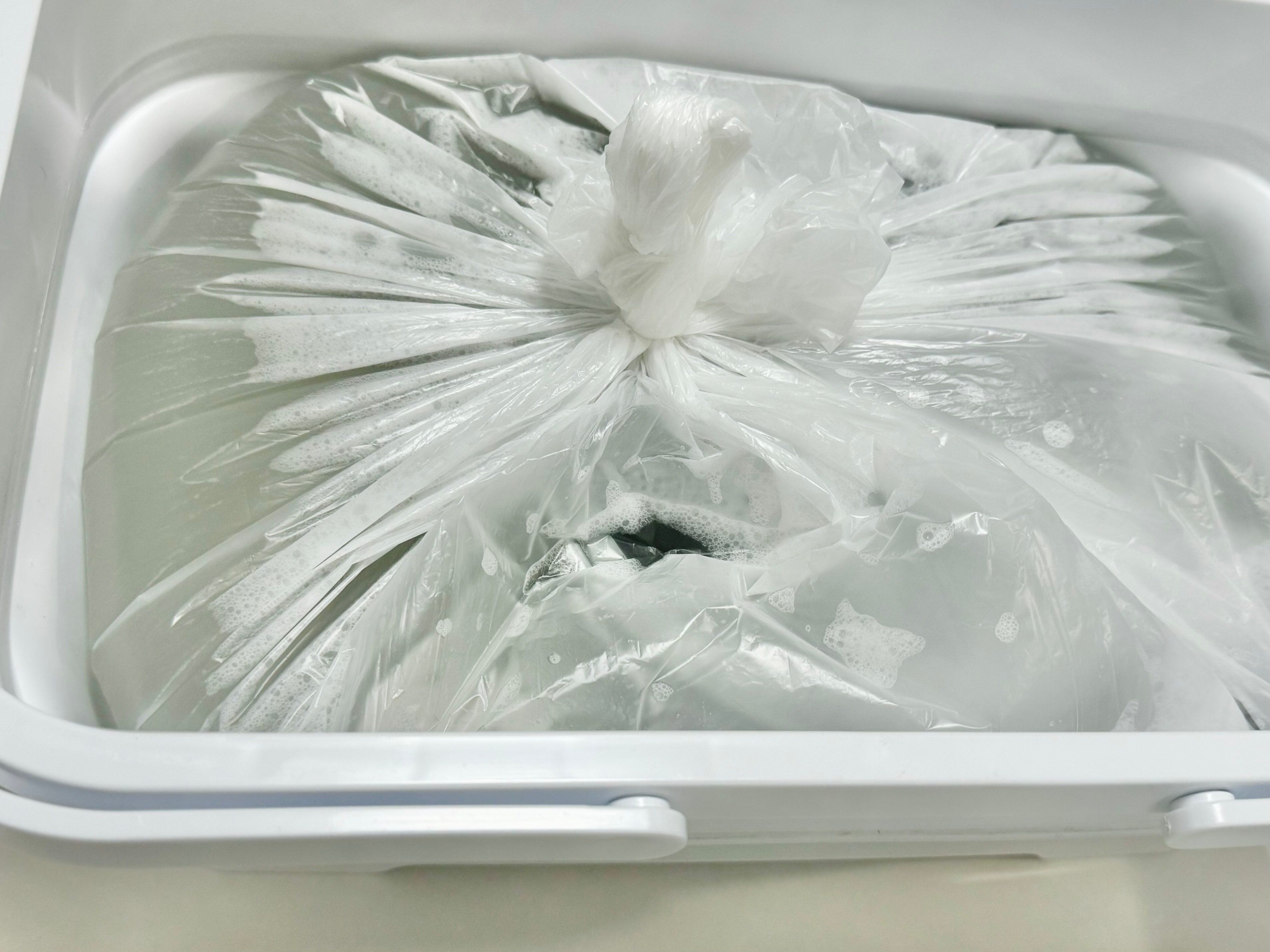 油汚れを落とすポイントは洗剤が汚れと反応するまで待つこと