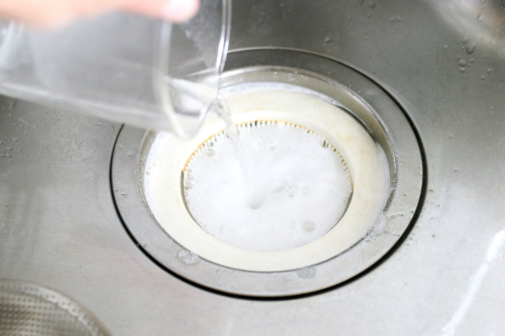 泡の排水口洗浄剤