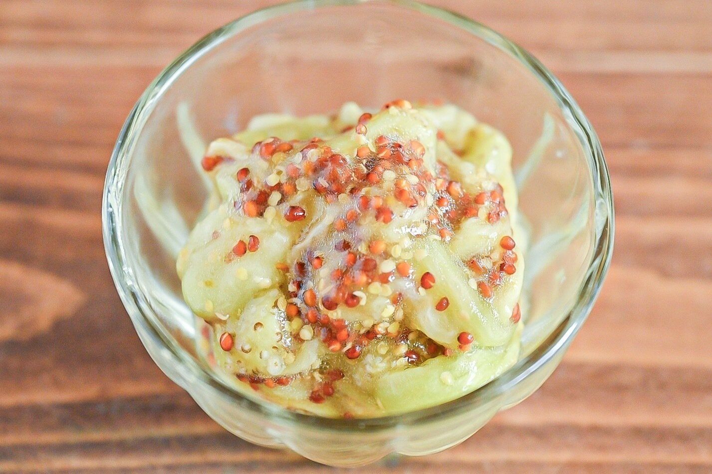 ガラス容器に入ったレンジなすの粒マスタード和え