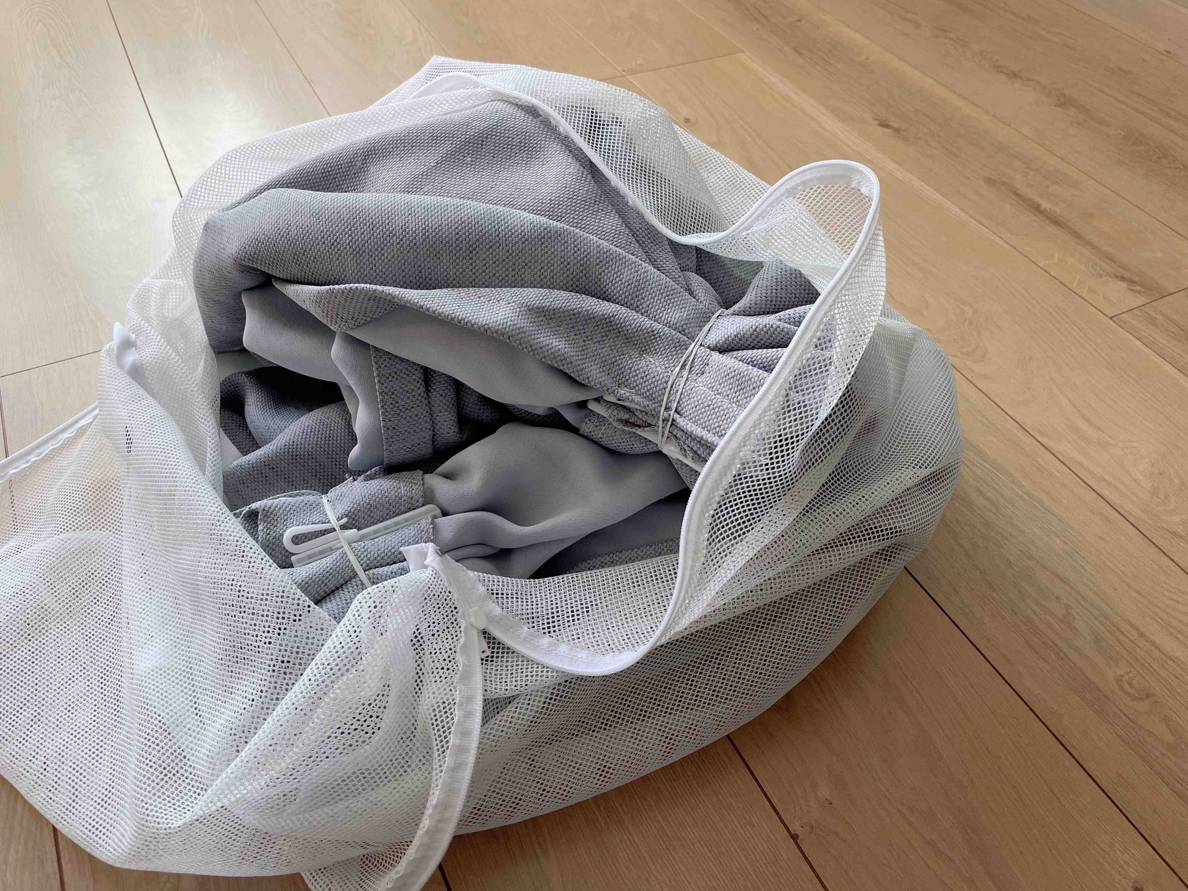 布団対応の洗濯ネットに入れて洗う