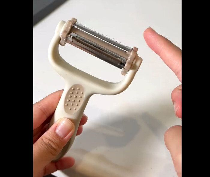 【3COINS】ホイール回すだけ!3WAYピーラー