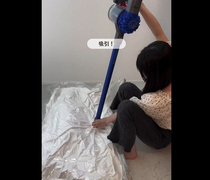 【ダイソー】ぺちゃんこになった!ふとんバルブ式圧縮袋