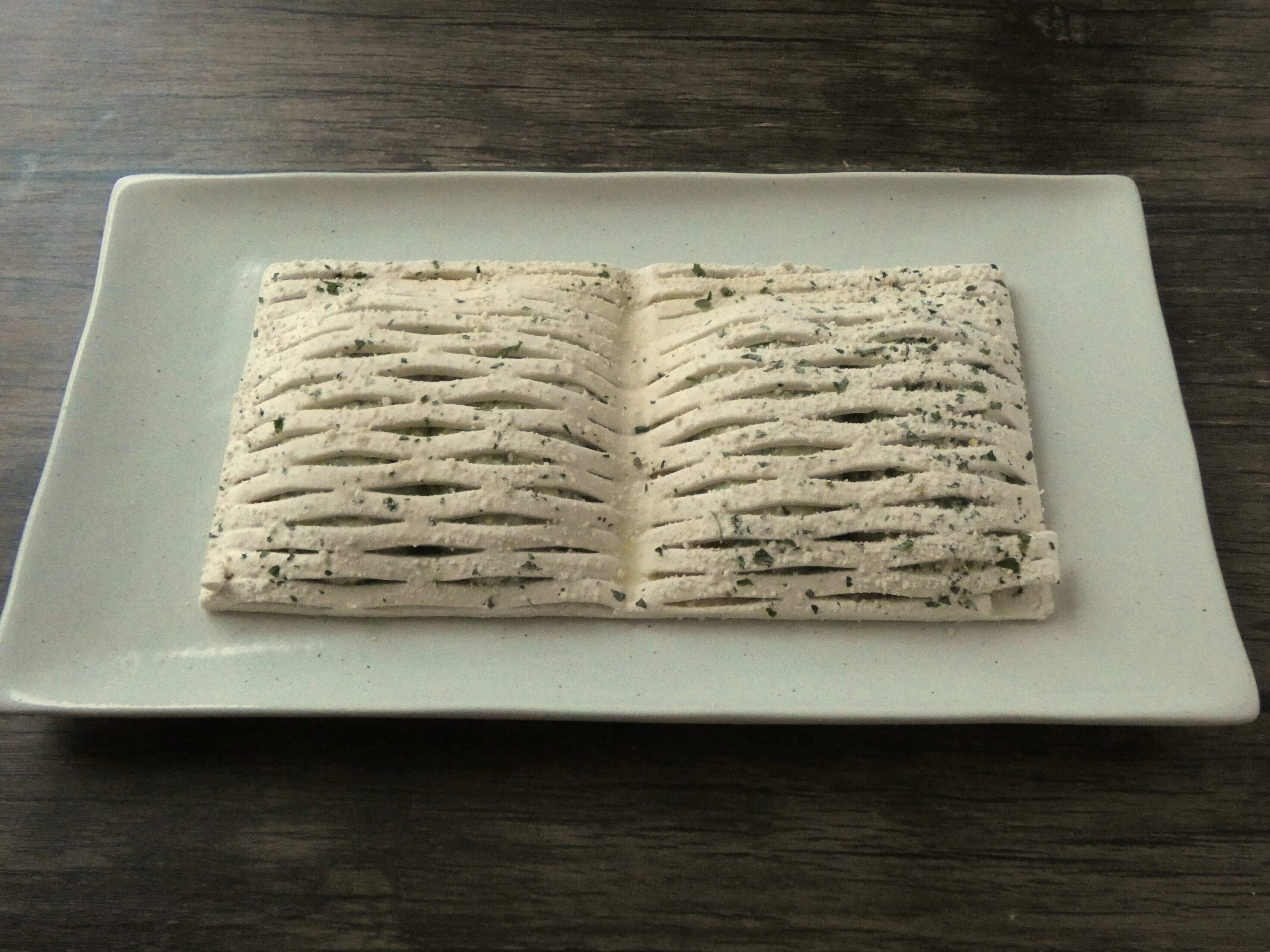 「チェダーチーズとほうれん草のパイ」