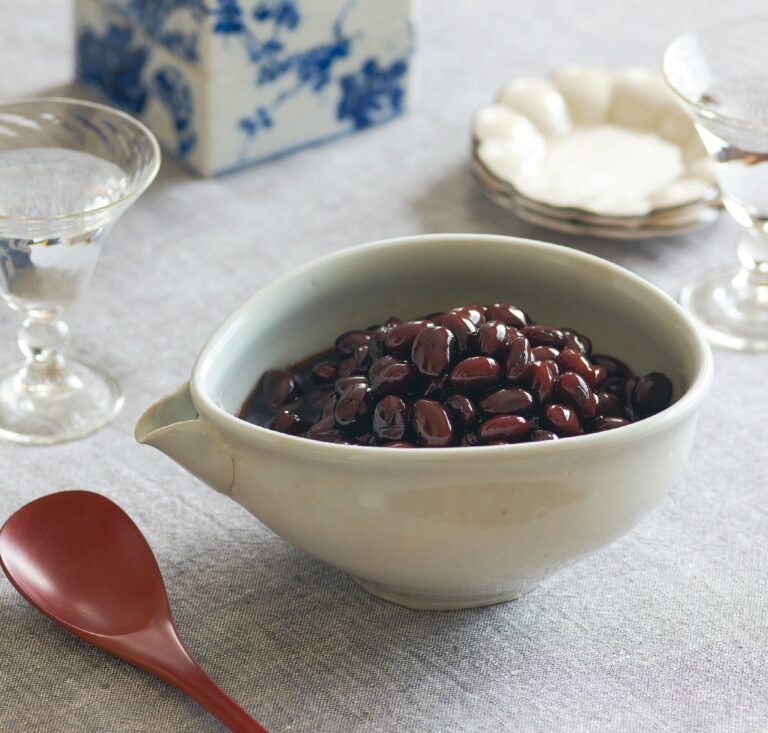 実は、意外に簡単！ふっくらつやつや魅惑の黒豆レシピ