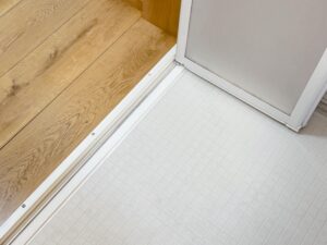 お風呂のドアの汚れをラクして確実に落とす！誰でもできるお風呂のドア掃除術