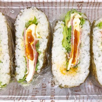 半切り海苔で!半熟卵のおにぎらず♪