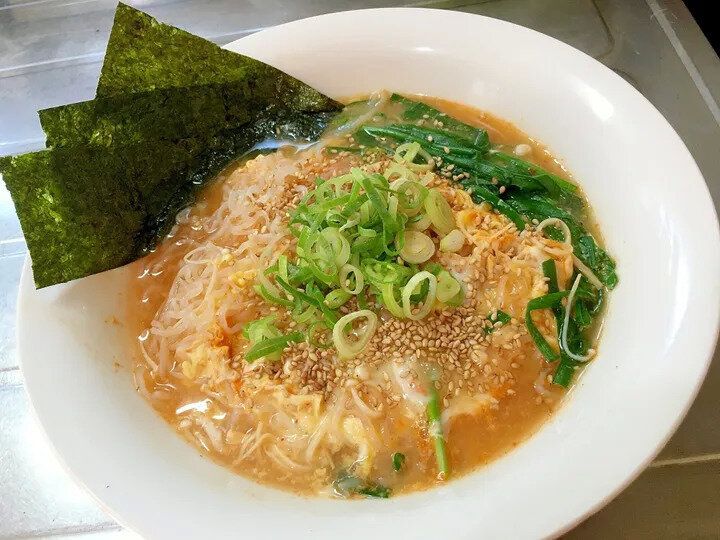 低糖質なのに大満足!濃厚とんこつ風しらたきラーメン