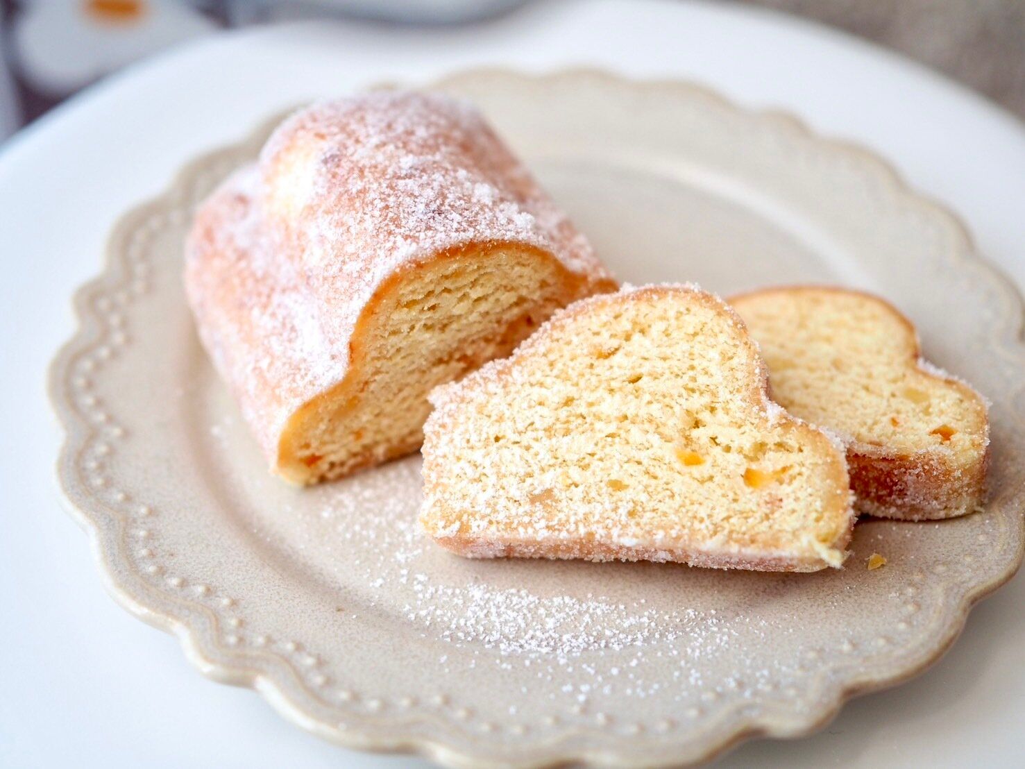 シャトレーゼ「Xmas3種のフルーツ香るシュトーレン」商品写真