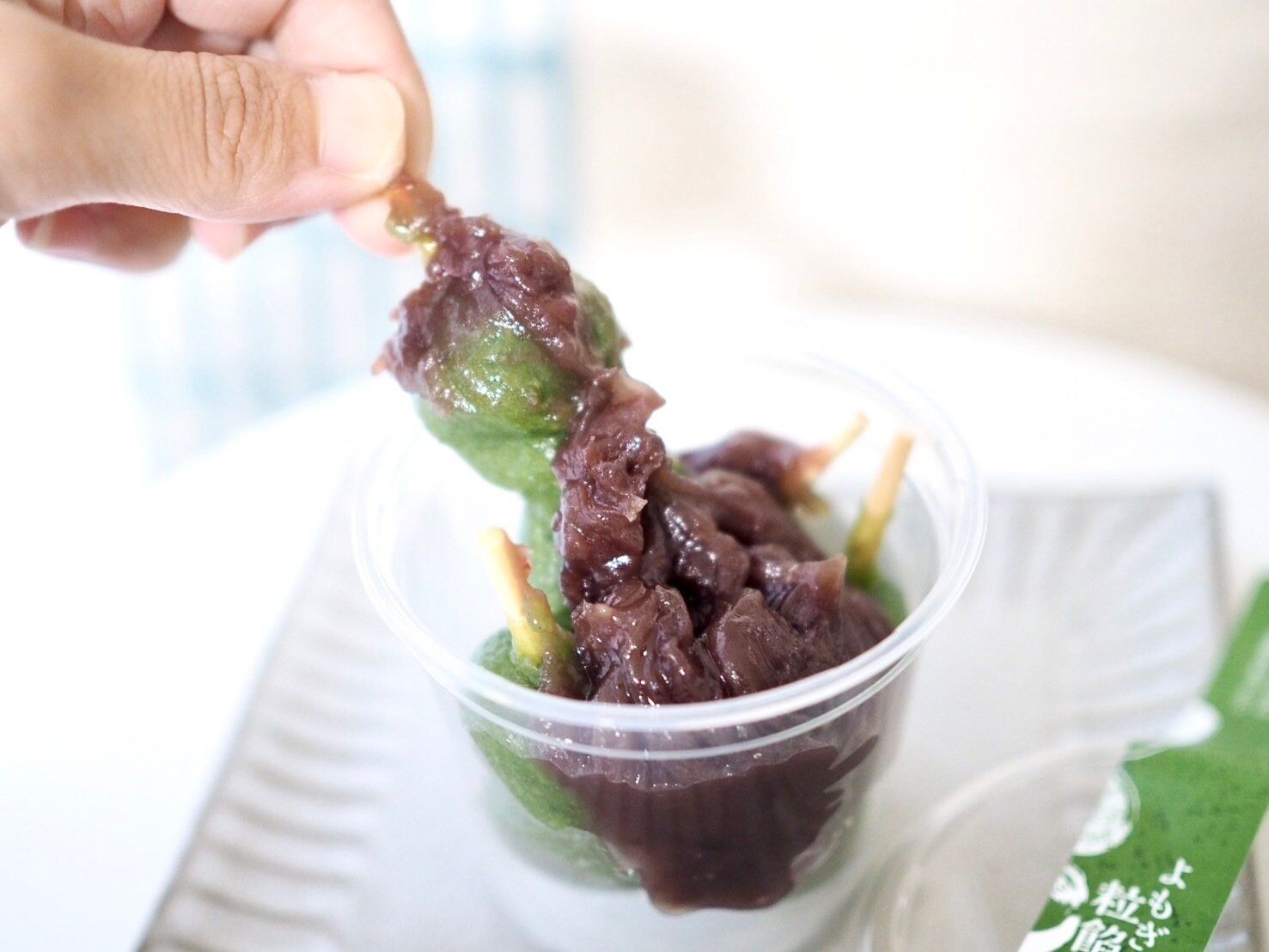 シャトレーゼ「よもぎ香る粒餡団子カップ入」商品写真