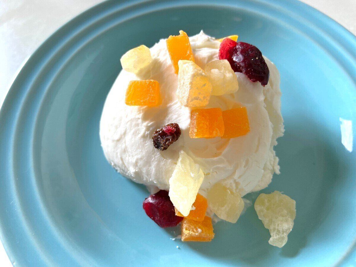 ドライフルーツをのせて