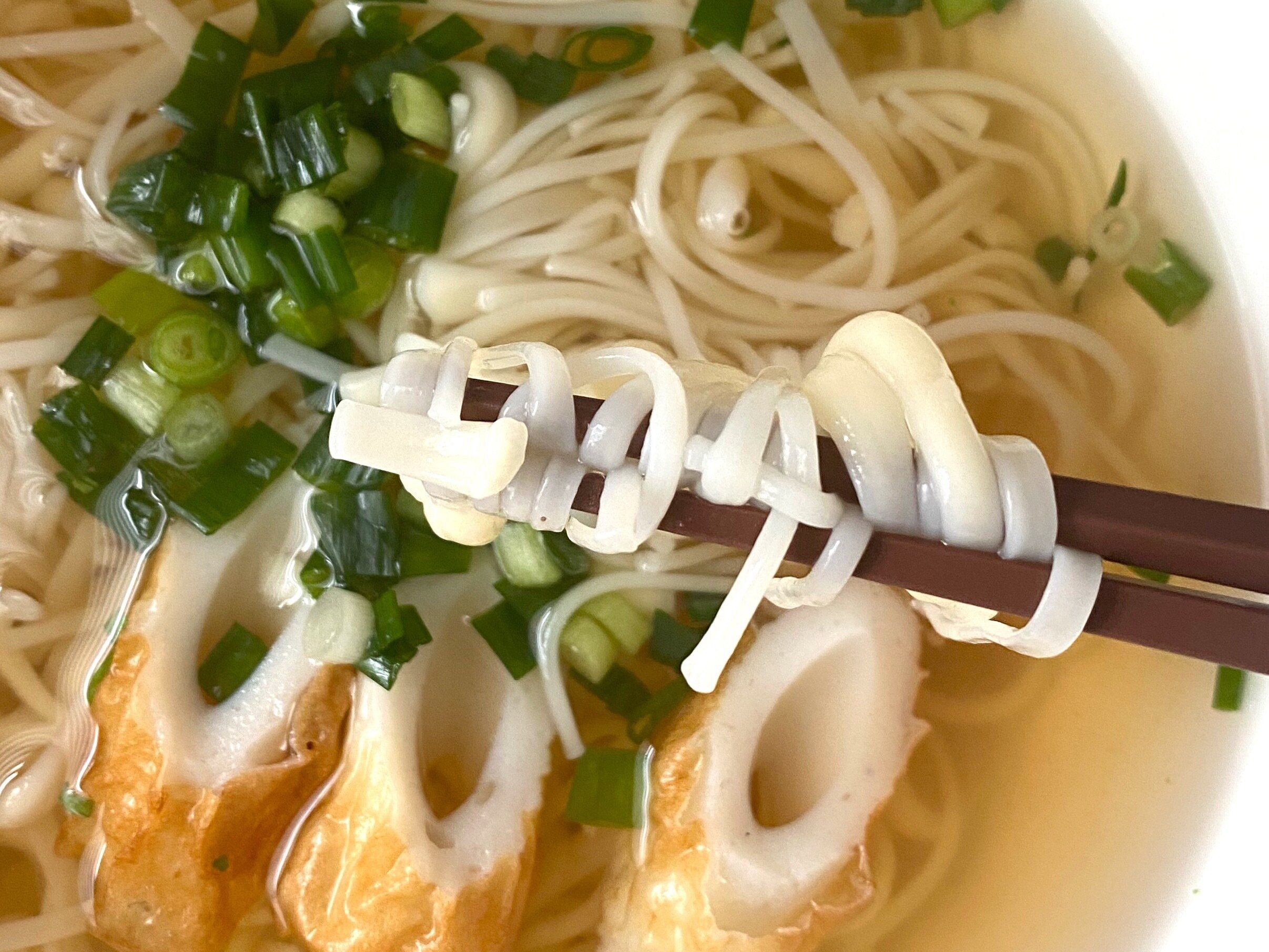 あごだしでいただく手延べふしめん