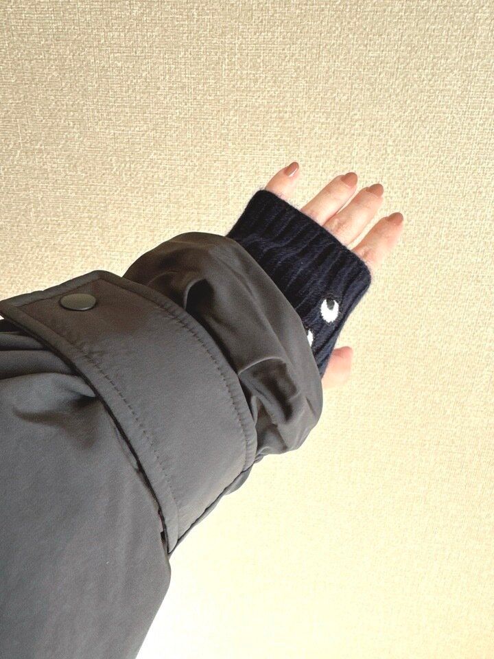 ユニクロ　アニヤハインドマーチ　アームウォーマー