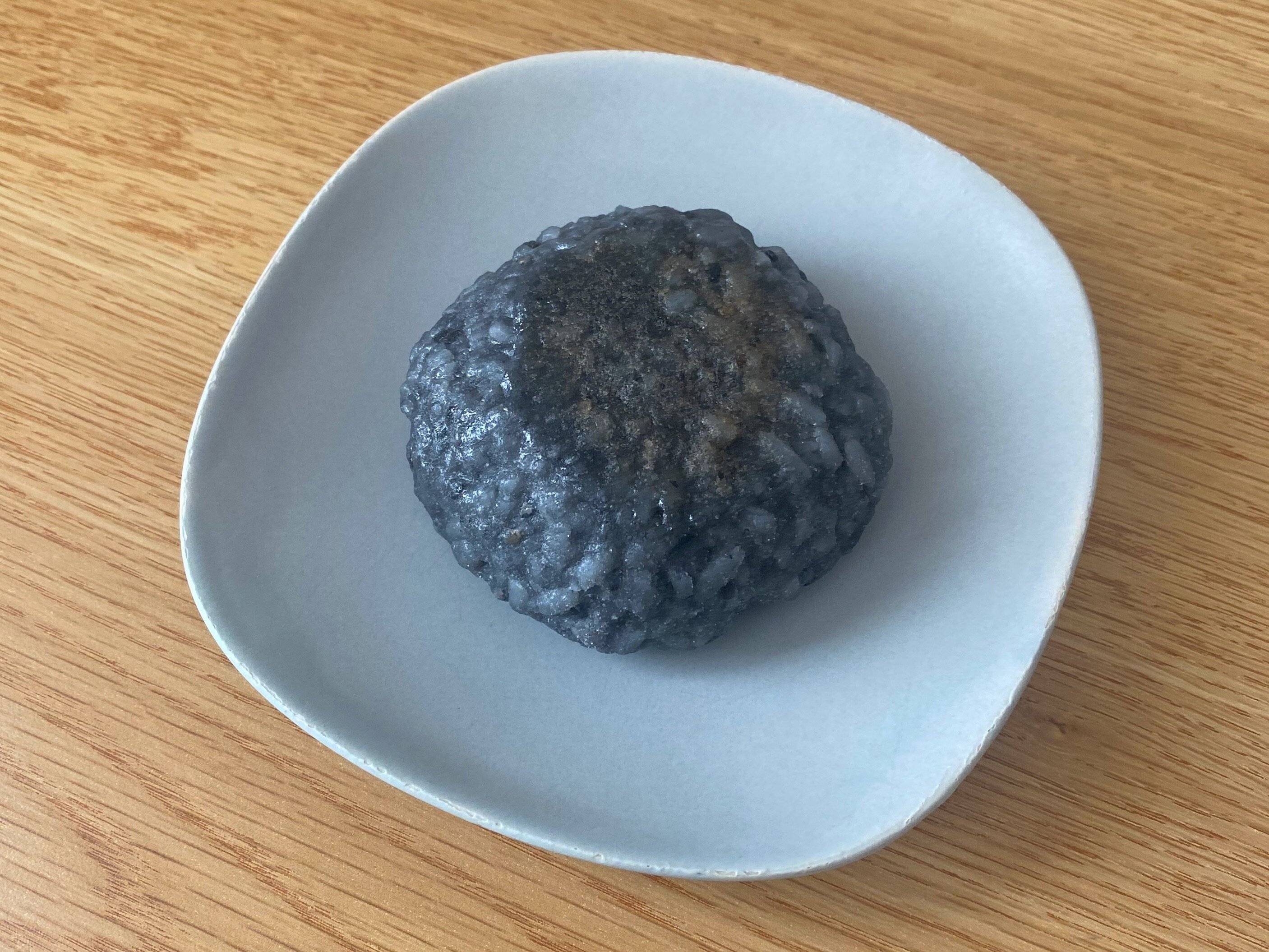 粗搗き大福　黒胡麻