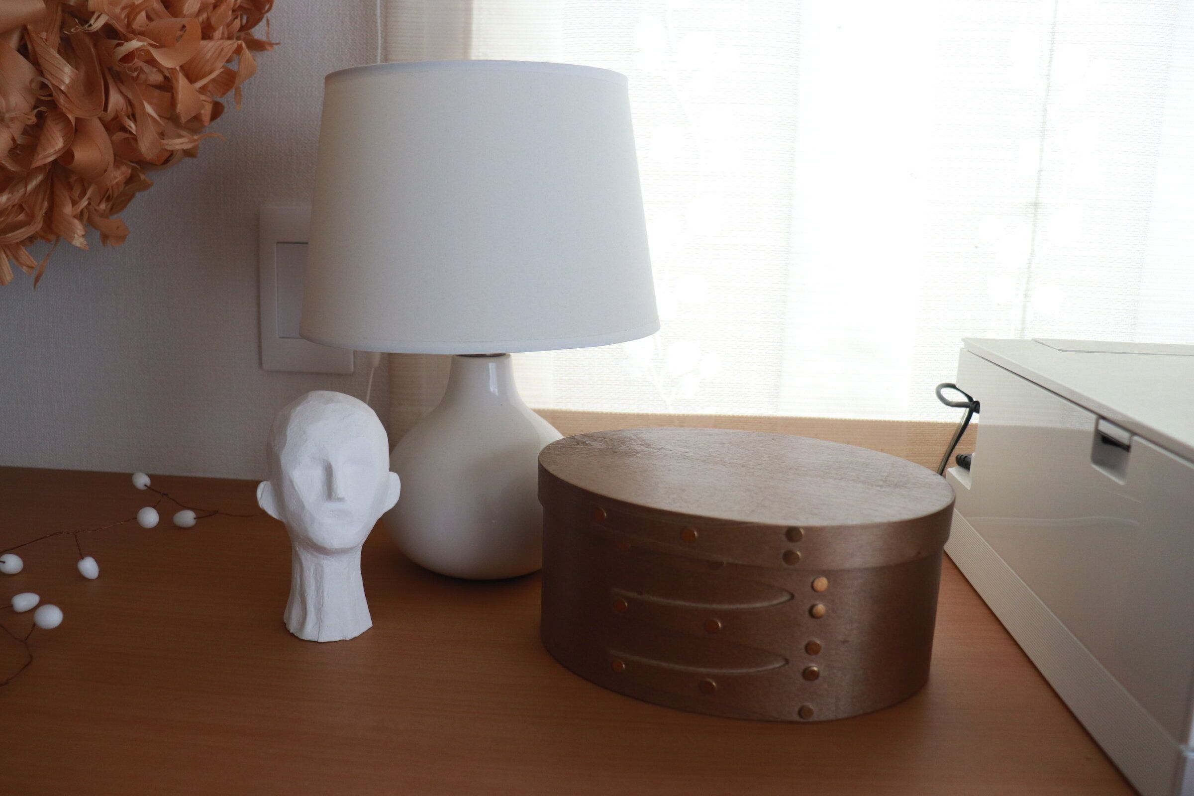 【3COINS】出しっぱなしでOK！収納にもディスプレイにもなるスリコの木製フタ付き収納ボックス