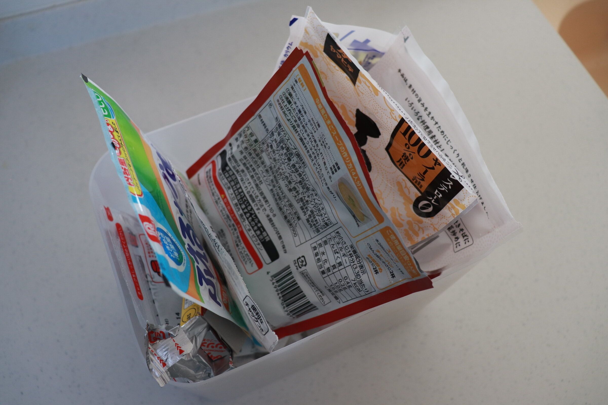 【ダイソー】年末のお掃除前にごちゃごちゃしがちな収納ボックスを見直し！収納バスケット用仕切りが使いやすい