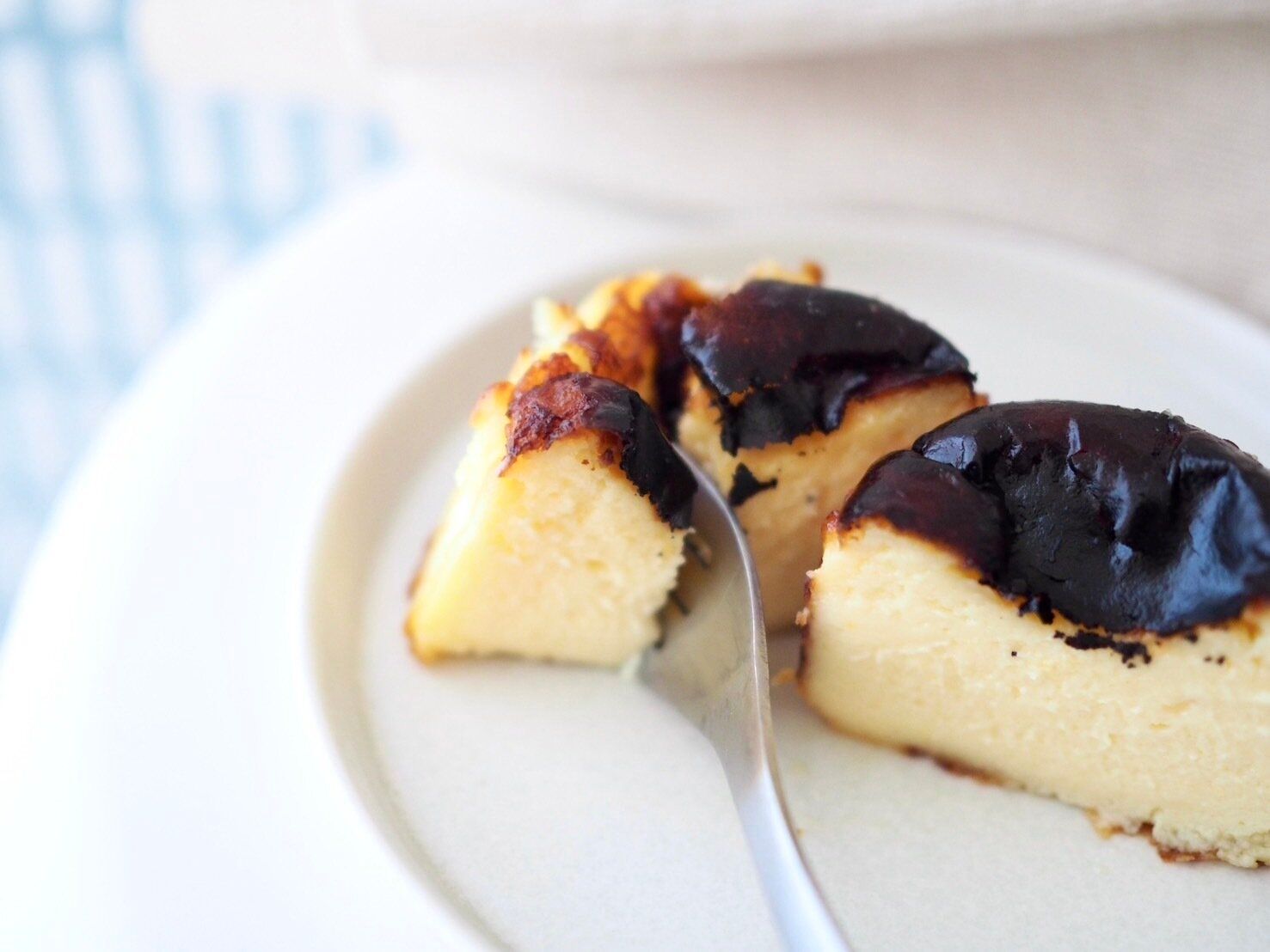 シャトレーゼ「半熟ガトーフロマージュ」断面写真