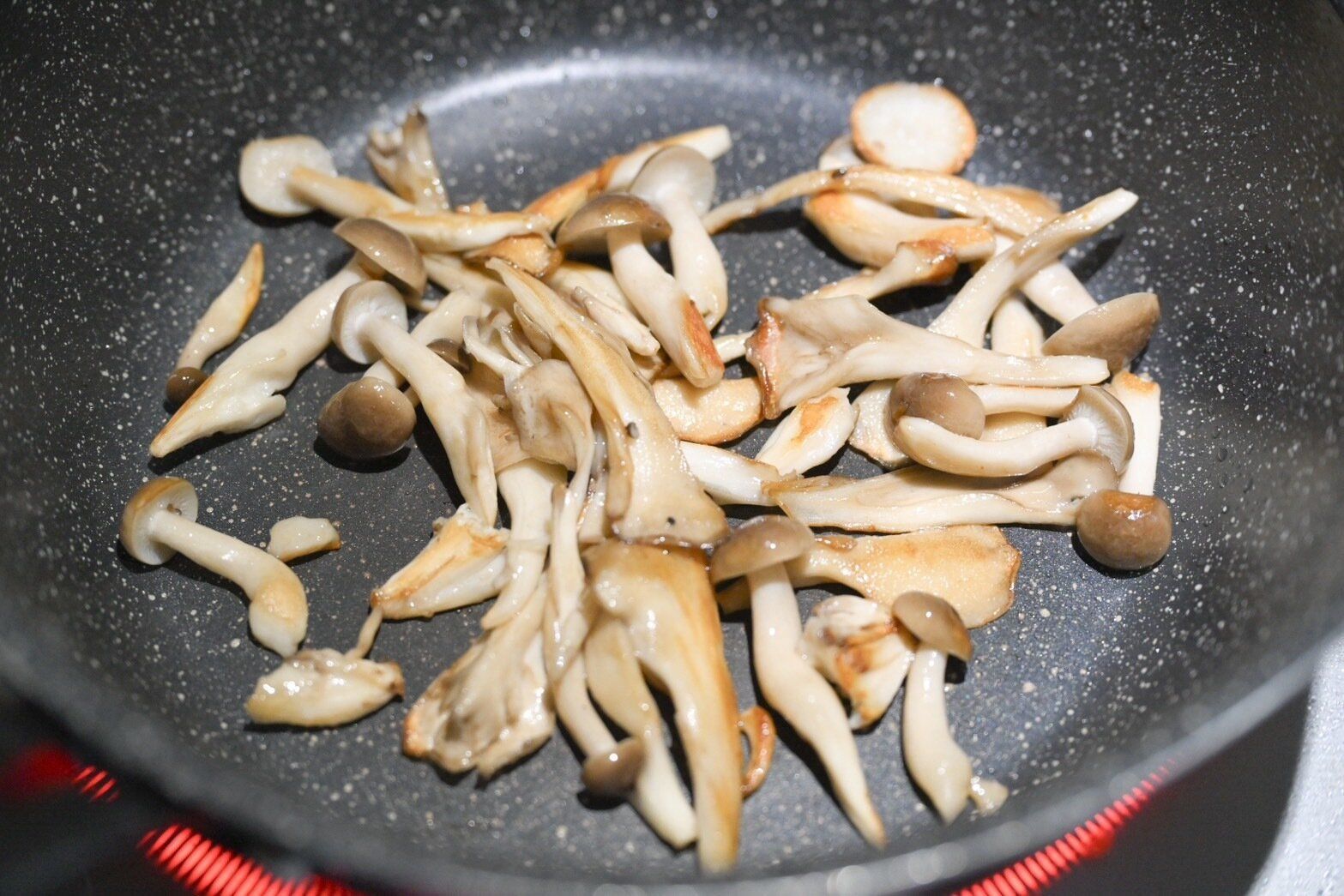 焼き色が付いたきのこ