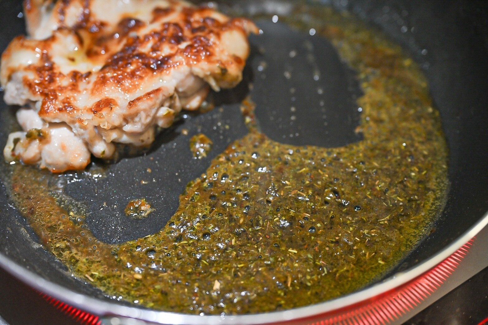 ハーブを混ぜたオイル