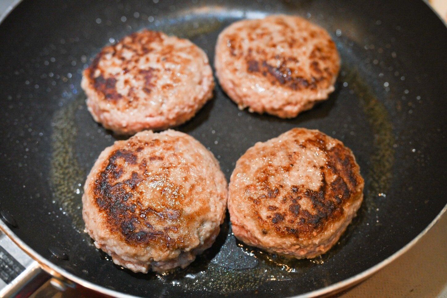 焼き色がついたハンバーグ