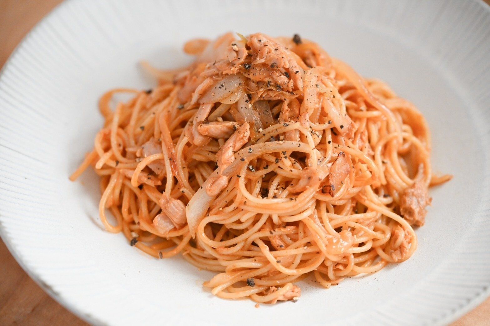 皿にのったオマール海老クリームパスタソース