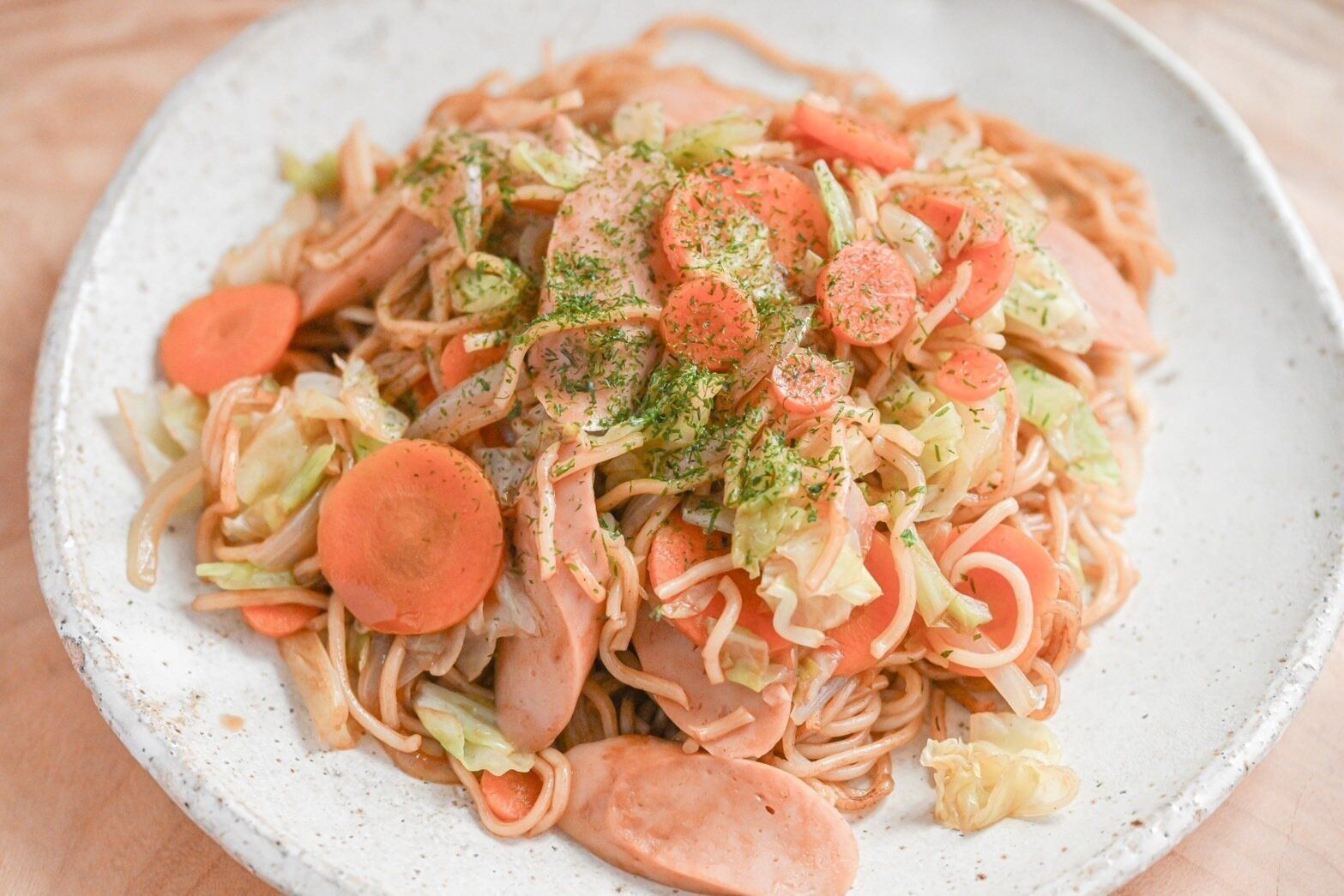 皿にのった焼きそば