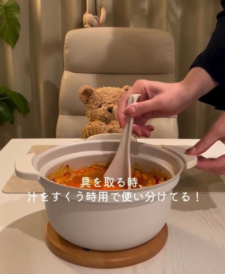 寒い時期にピッタリ！「IH・ガス火 軽量土鍋風卓上鍋」