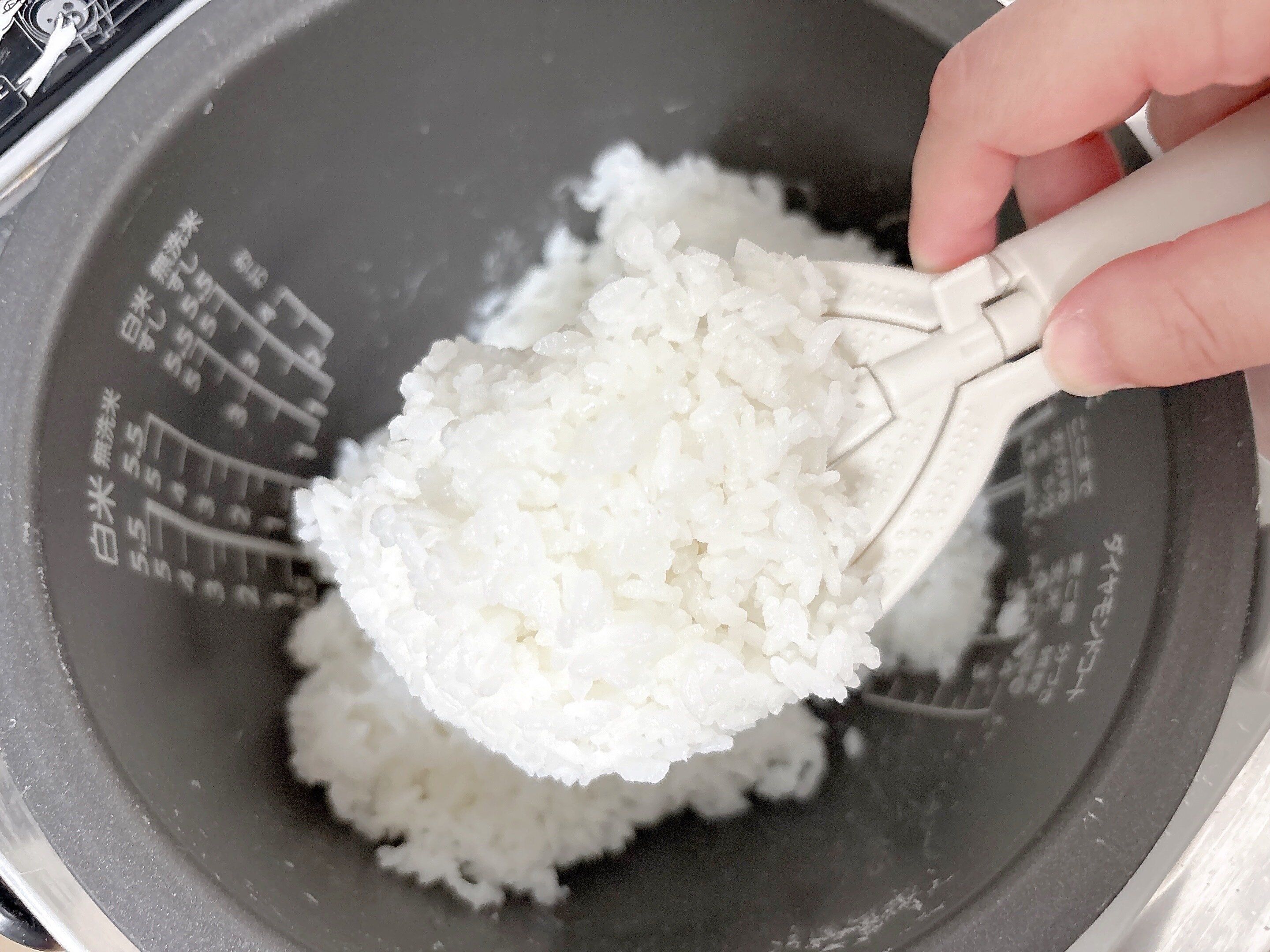 3COINS米とぎしゃもじ