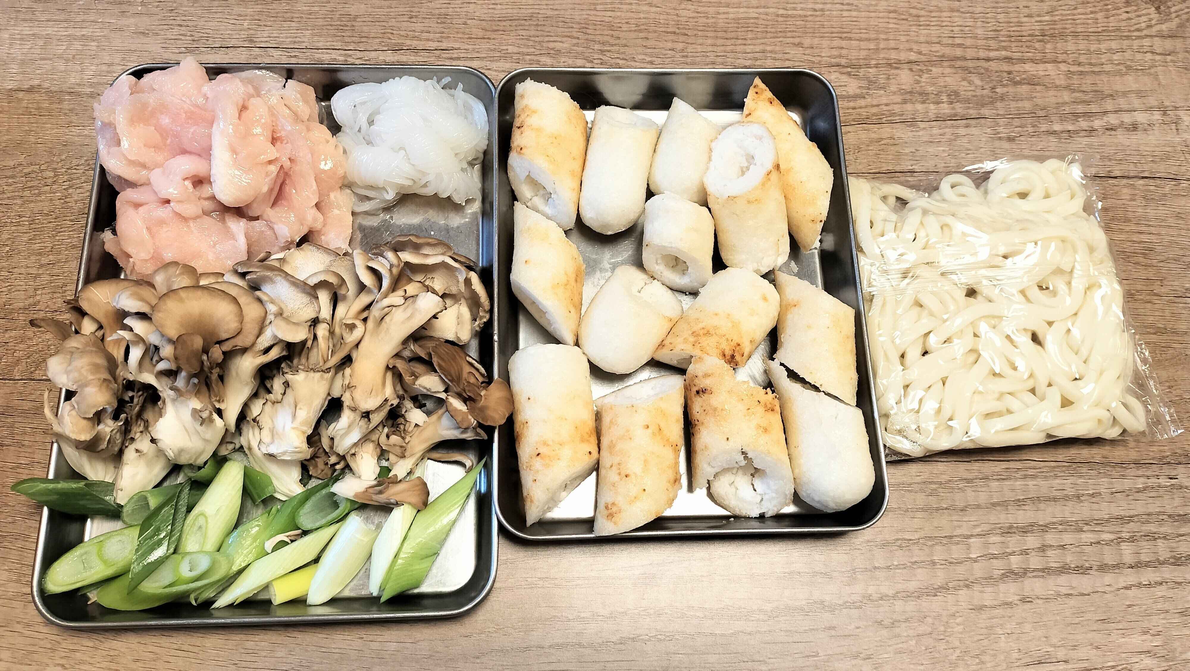 鶏肉、舞茸、ねぎ、きりたんぽ、糸こんにゃく、うどん