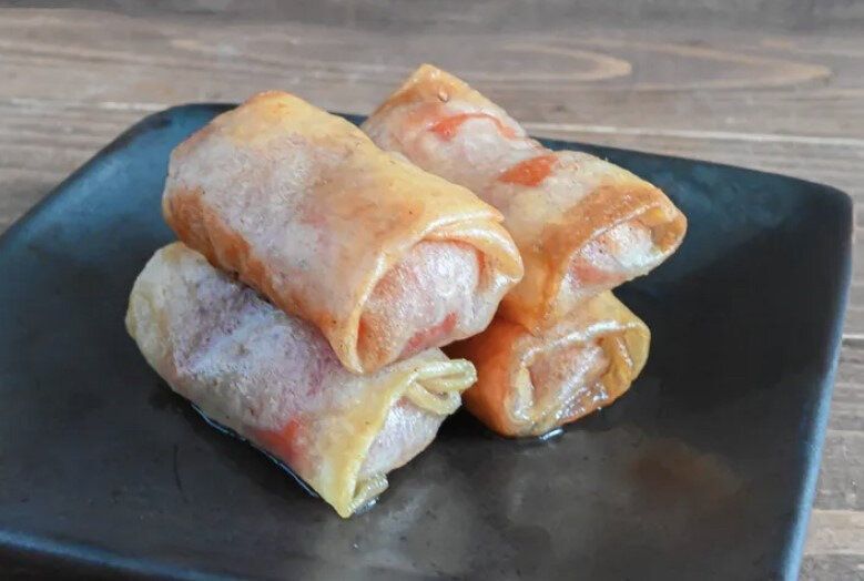 プチっと弾ける!トマトとベーコンの春巻き