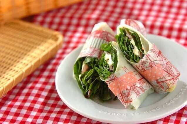 生ハムとクリームチーズのラップサンド(春巻きの皮)