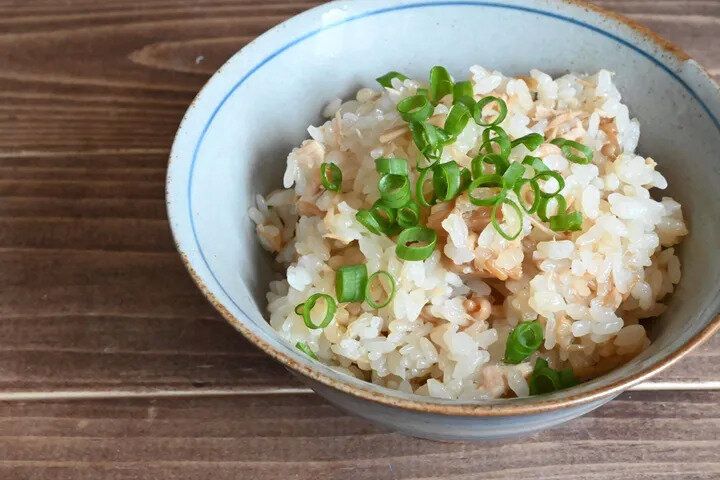 材料3つだけ！ツナなめたけ炊き込みごはん