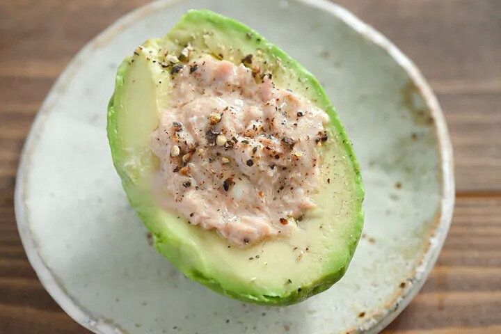 やみつき！アボカドのツナチーズがけ