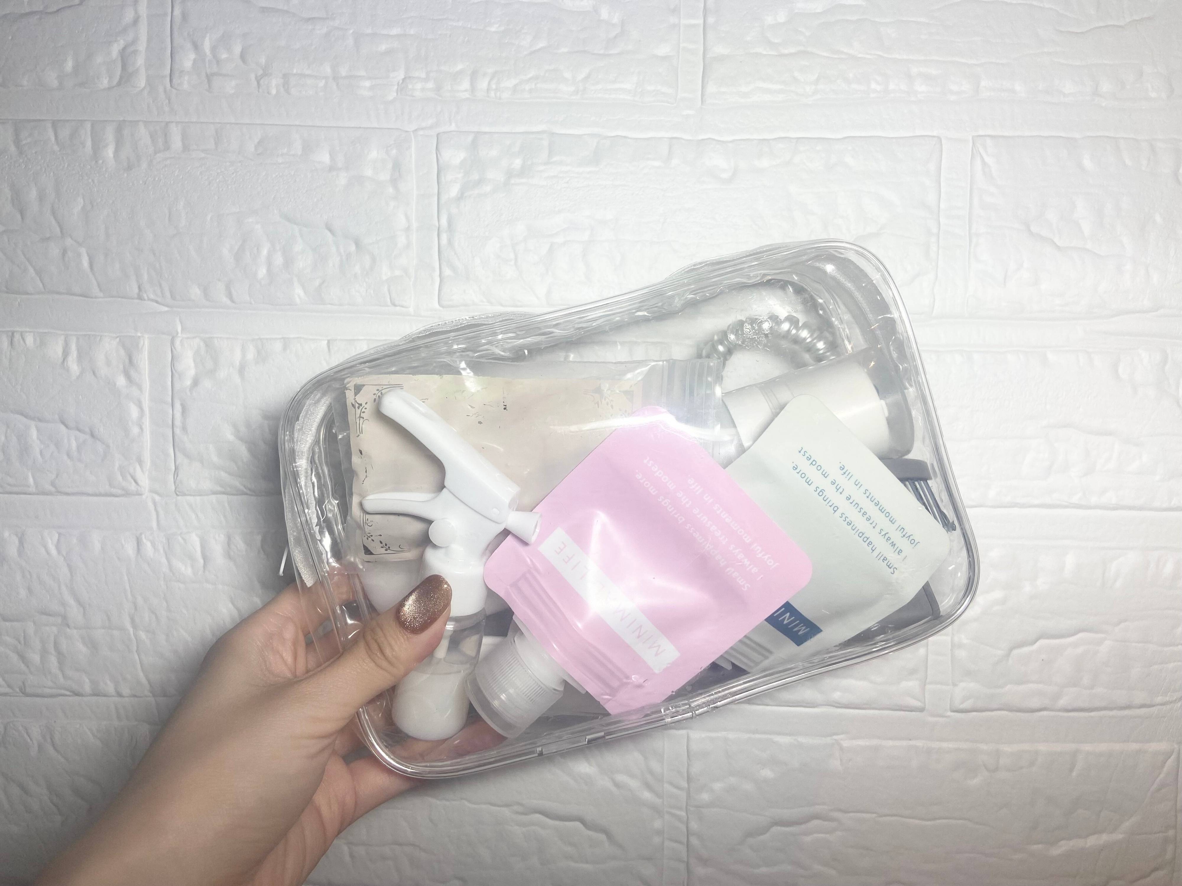 100円ショップの詰め替えボトルや小物を使って作るお風呂用のポーチ