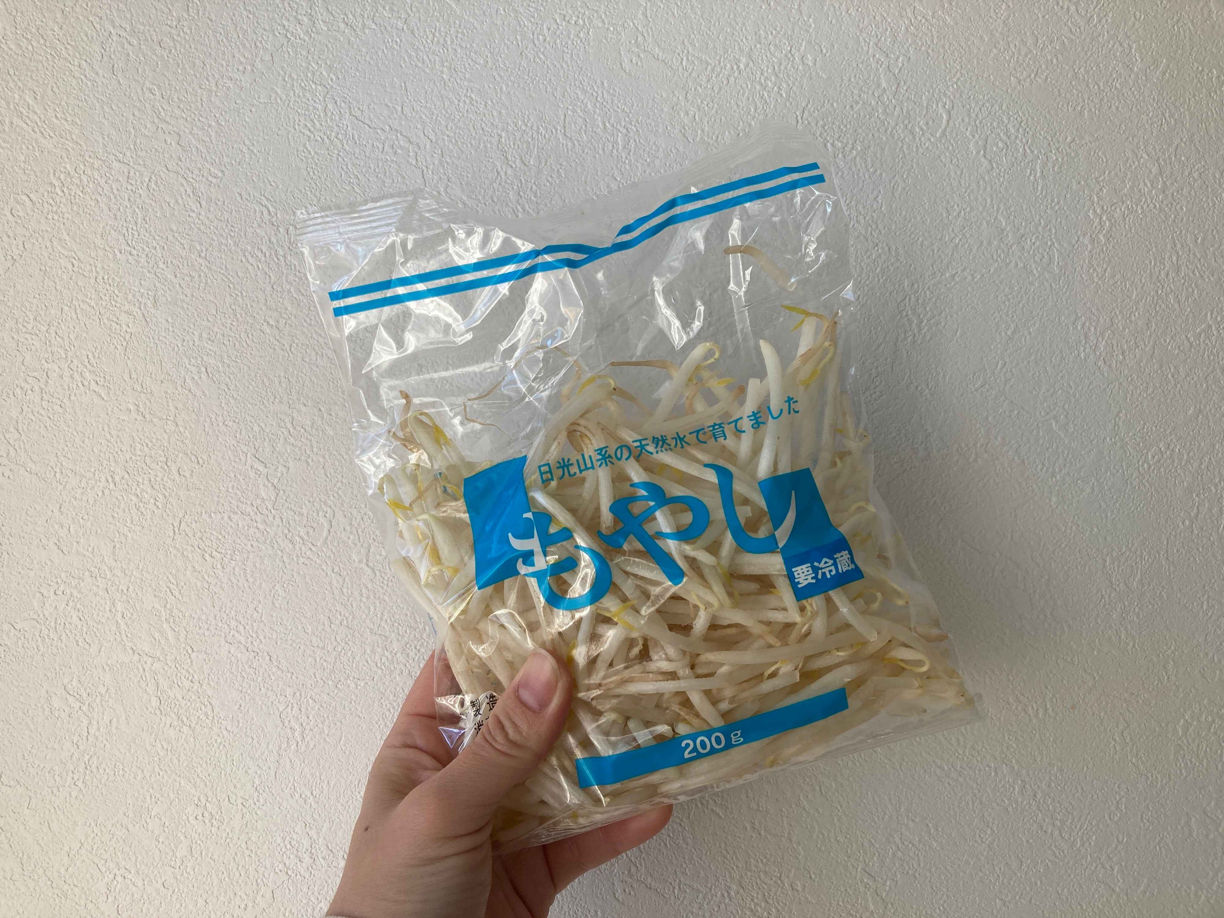 手にもったもやし