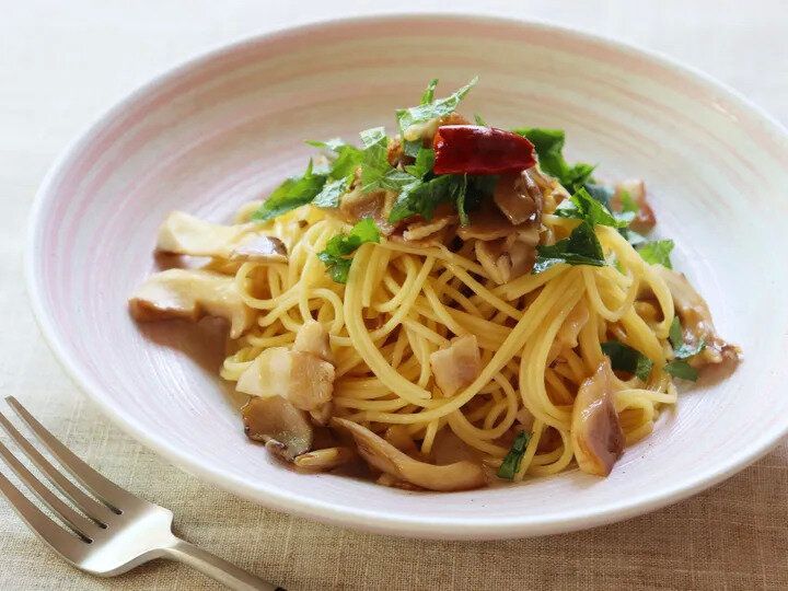 麺つゆで簡単！舞茸とベーコンの和風パスタ
