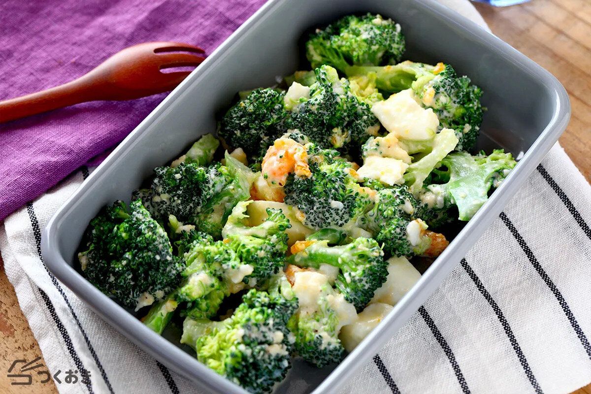 ブロッコリーの温玉チーズサラダ