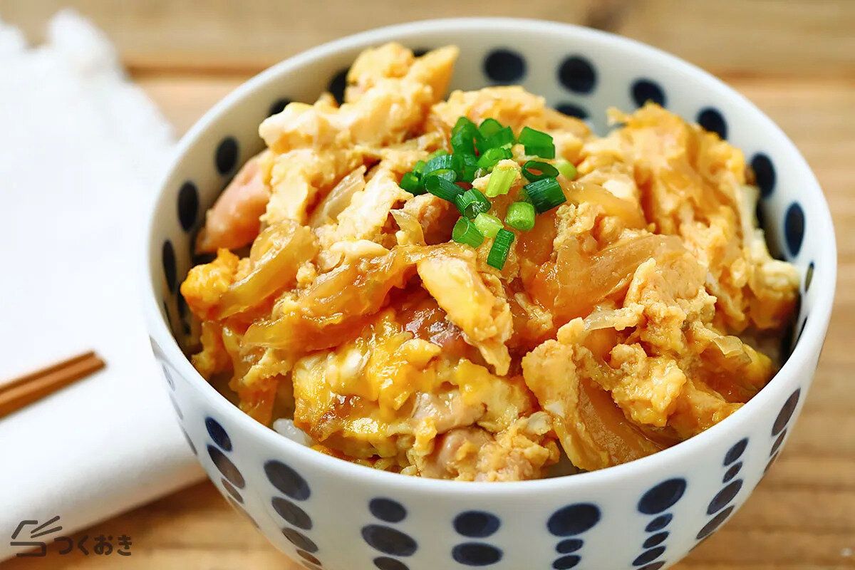 鶏肉と玉ねぎの卵とじ(親子丼の具)