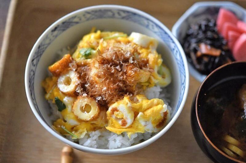 5分で完成!簡単ちくわの卵とじ丼