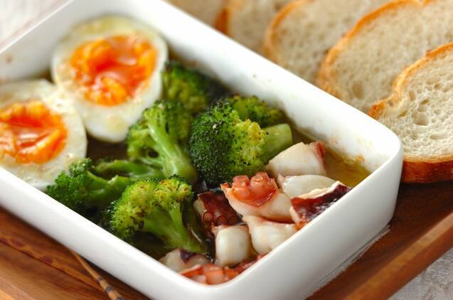 タコとブロッコリーのアヒージョ