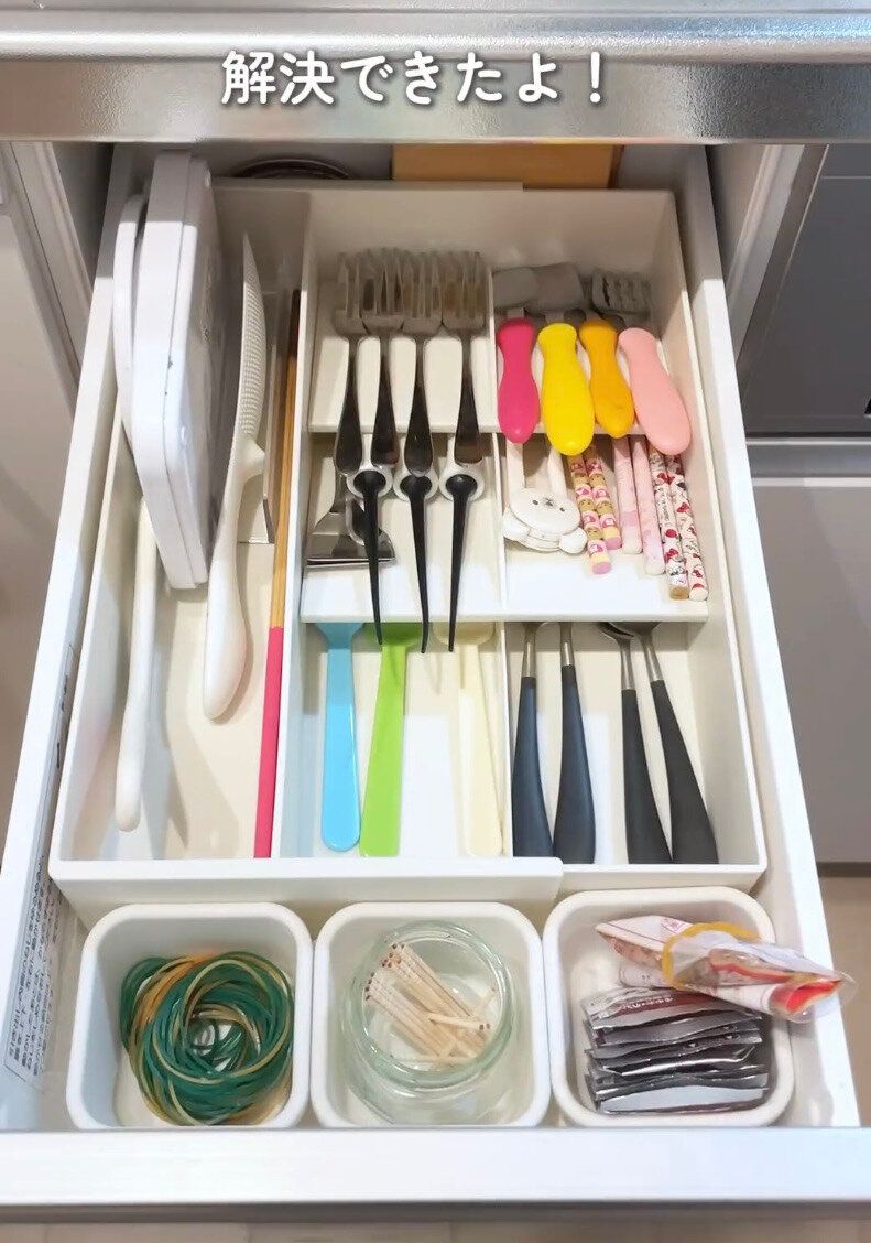 カトラリーをキレイに収納！「伸縮カトラリーケース」