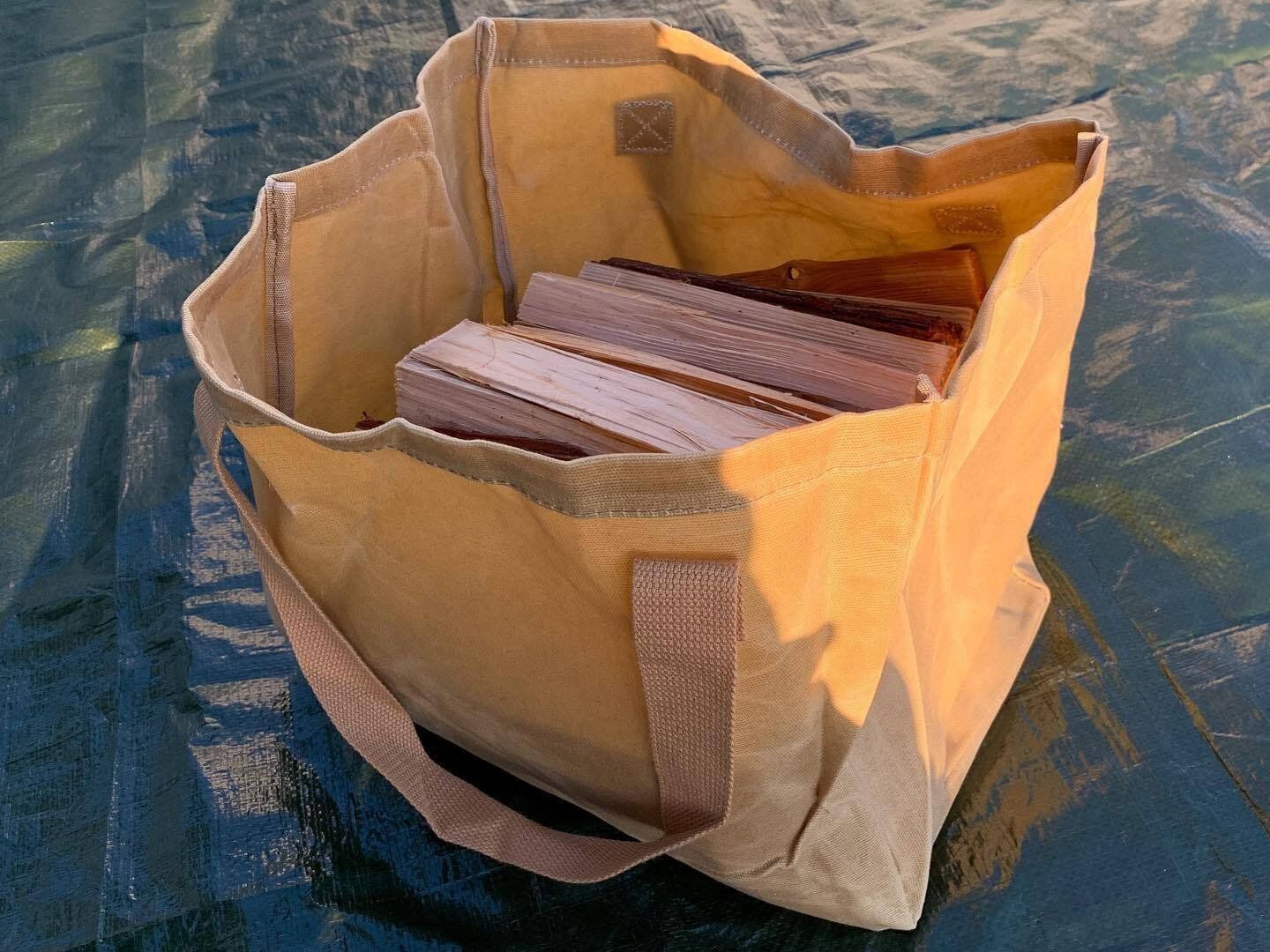 おしゃれで使い道多数！「パラフィン帆布ミディアムトート」