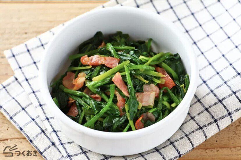 ほうれん草とベーコンのバター炒め