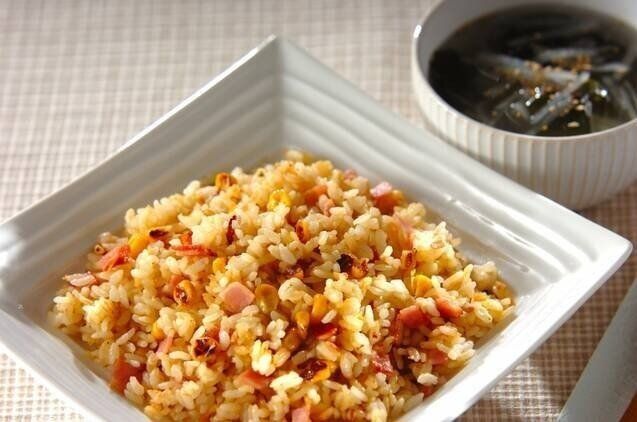 ベーコン入り焦がしじょうゆコーンチャーハン